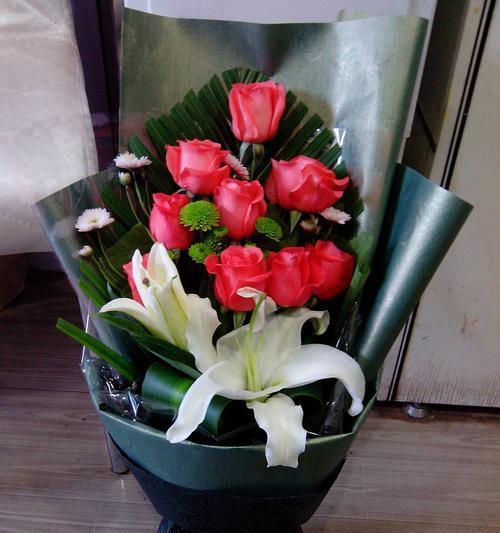 九朵玫瑰花的隐含意义（解读玫瑰花花语的九种含义）