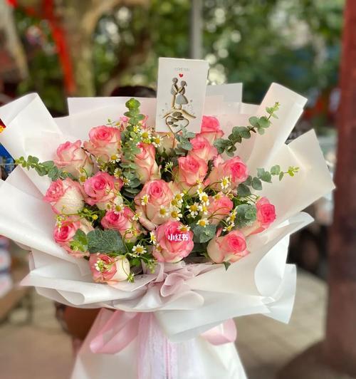 爱莎玫瑰花语与寓意（浪漫花语传递真挚情感｜花海中的心动时刻）