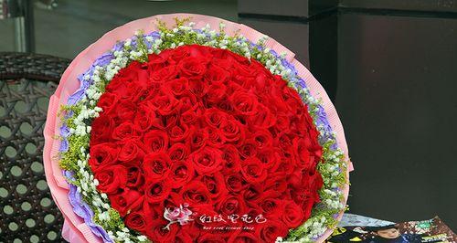 599朵玫瑰花多少钱一盒啊图片