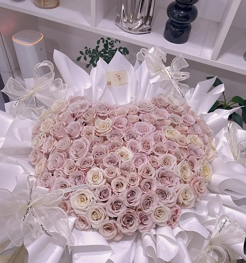 599朵玫瑰花的英语说法是什么？其含义又是什么？