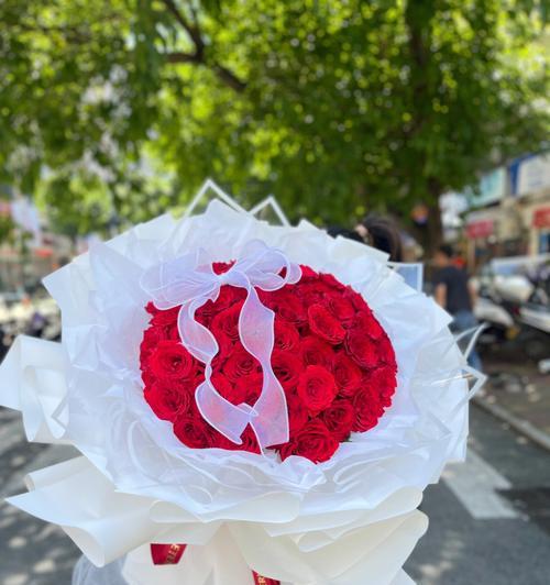52朵玫瑰花的含义是什么？有相关图片展示吗？