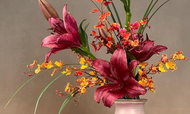 百合花怎么插花？插花时需要注意哪些技巧？