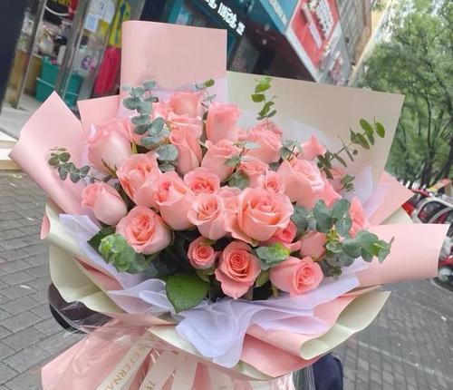 四朵小玫瑰花戒指有何象征意义？它代表什么？