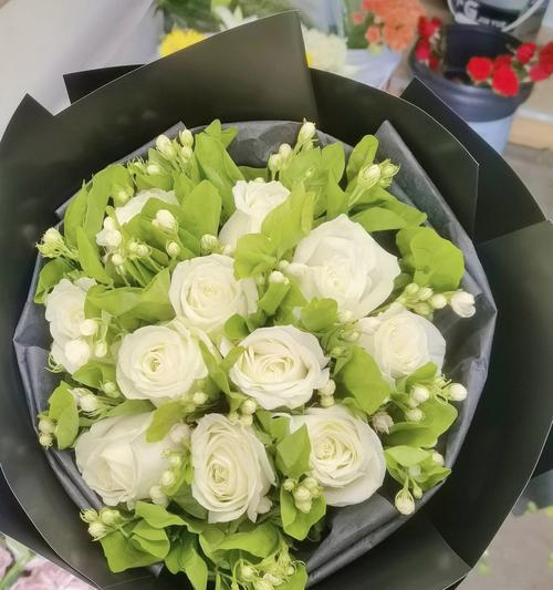 白玫瑰加茉莉加红豆的含义是什么？