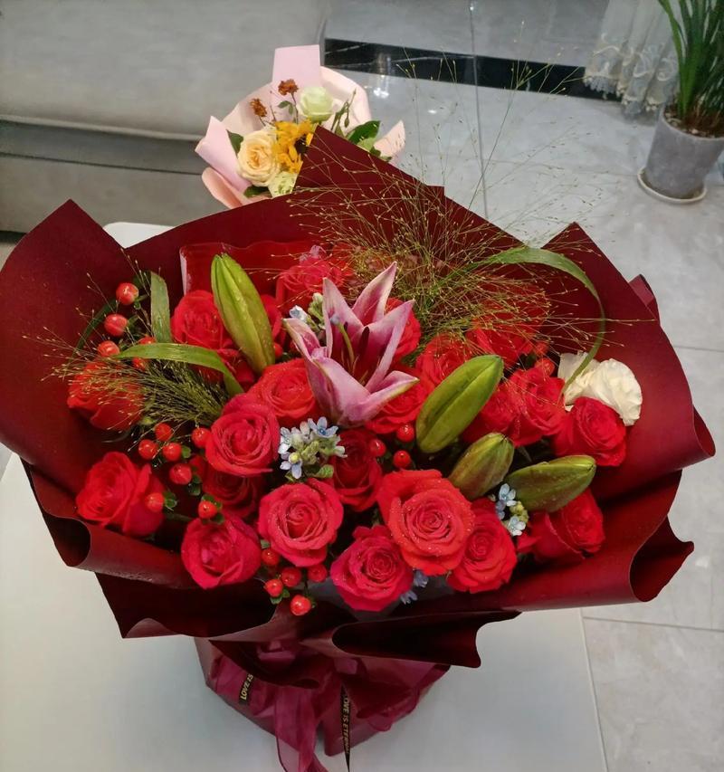 老公亲手包玫瑰花有何深意？亲手包玫瑰花代表什么？