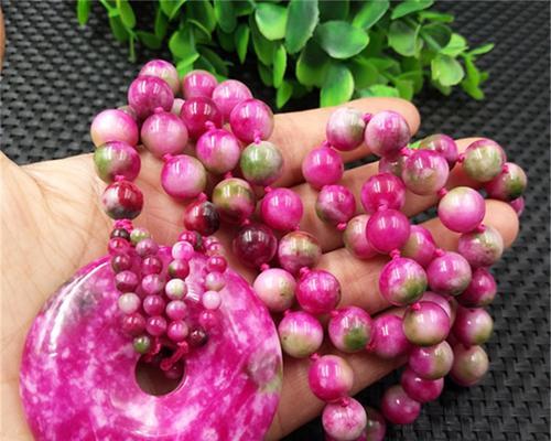 首饰中桃花的寓意是什么？桃花在首饰中代表什么？