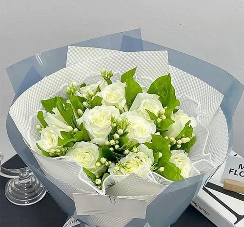 玫瑰花桶装花有什么寓意和象征？这种送花方式有什么特别含义？