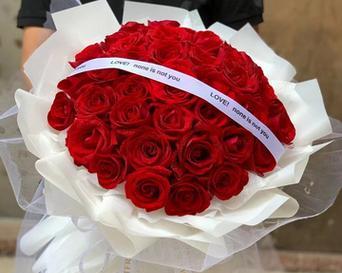 丝带玫瑰的花语是什么？它象征着什么？