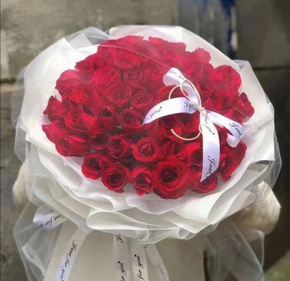 红玫瑰混搭52朵的花语代表什么？这种组合有何特殊含义？