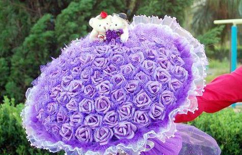 粉紫色玫瑰花语代表什么？粉紫色玫瑰的花语有何特别之处？