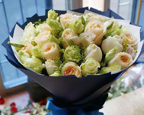 乐事玫瑰花适合送给哪种朋友？乐事玫瑰花的花语是什么？