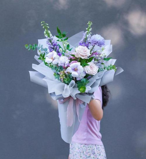 丁香花束花语寓意是什么？丁香花代表的特殊含义是什么？