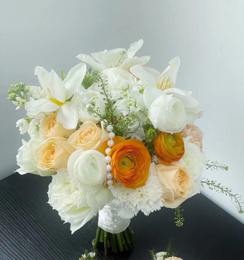 黑玫瑰花捧花的寓意是什么？选择时应注意什么？