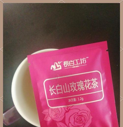 饮品杯里玫瑰花的寓意是什么：浪漫与健康的结合