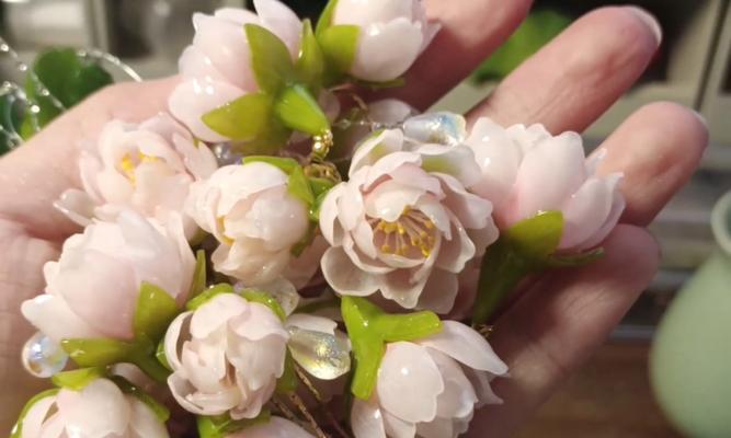 和平头饰象征的花种类有哪些？各自代表的含义是什么？