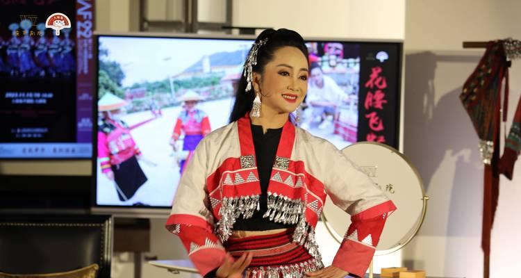 傣族人戴花的特殊含义是什么？