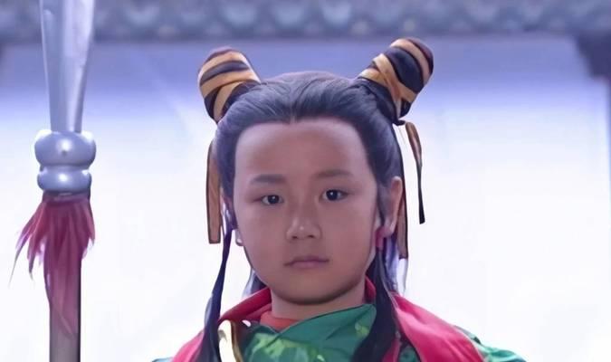 哪吒与花的关联是什么？它们在故事中扮演什么角色？