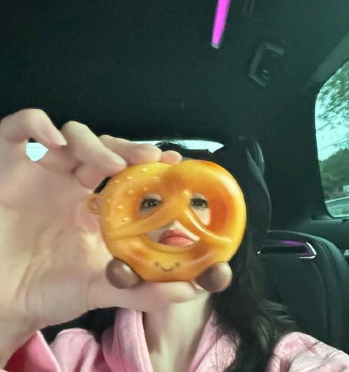抬头捧花象征着什么？它的深层含义是什么？