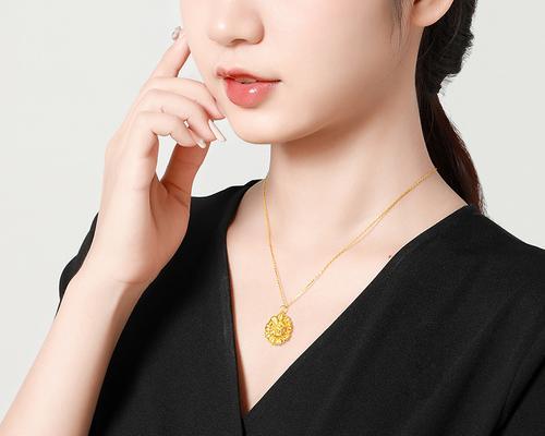 黄金花朵吊坠的寓意是什么？