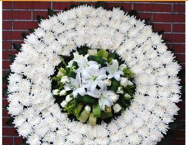 花圈中的花象征什么？它的意义是什么？
