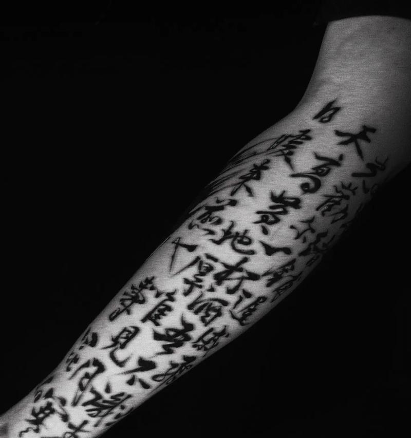 花臂中哪些图案具有象征寓意？它们的意义是什么？