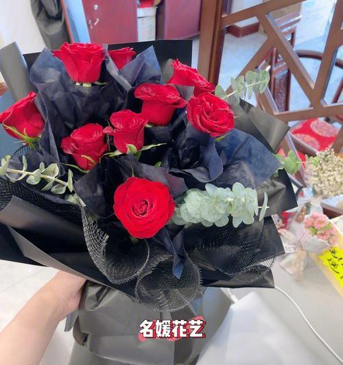 七朵玫瑰（探索七朵玫瑰的意义和象征性，揭示玫瑰花的美丽和深情）