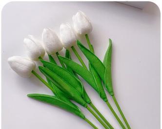 白色假花的寓意是什么？
