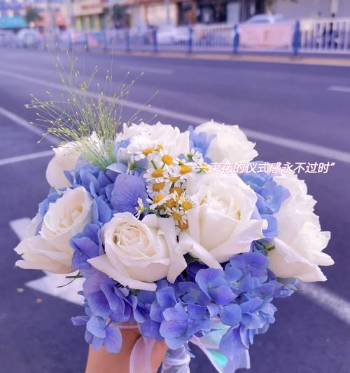 蓝色扇子手捧花有何寓意？蓝色扇子花语是什么？