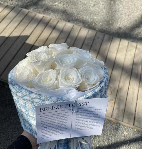 白色情人节的花语是什么？送什么花最合适？