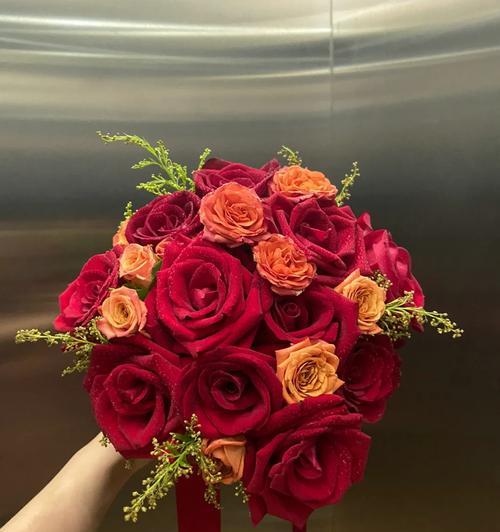 红色订婚手捧花代表什么？它的花语有哪些？