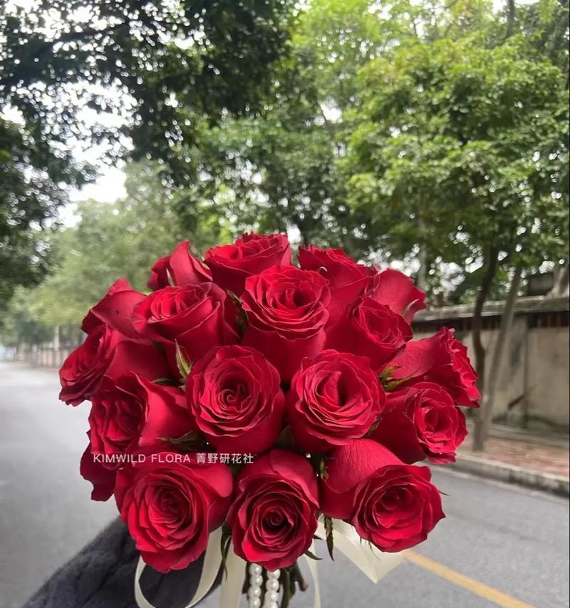9朵红玫瑰手捧花代表什么？