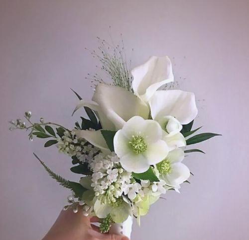 菊花手捧花的寓意是什么？适合什么场合？