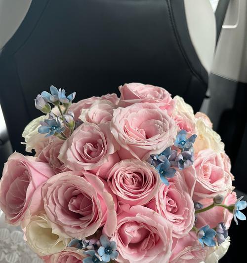 手捧花几朵代表什么？每朵花的含义是什么？