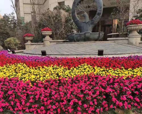 手捧假花仿真花象征着什么？仿真花的寓意是什么？