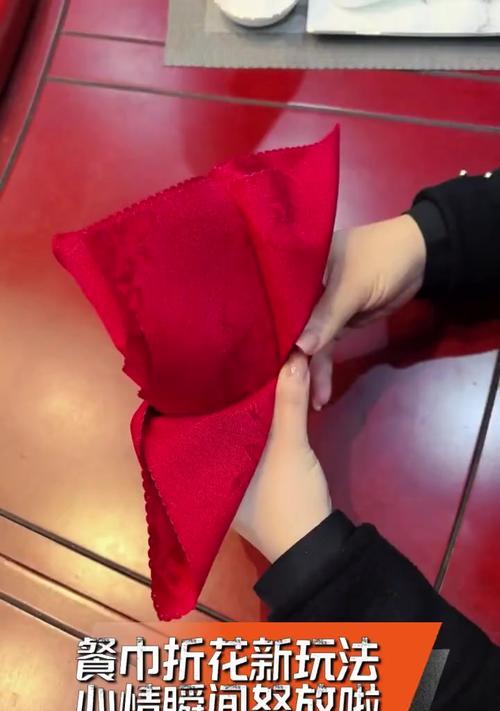 红色餐巾折花的寓意是什么？