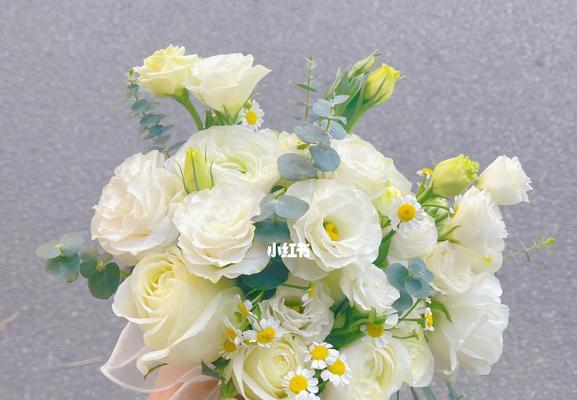 白色玻璃手捧花代表什么？玻璃花的寓意有哪些？