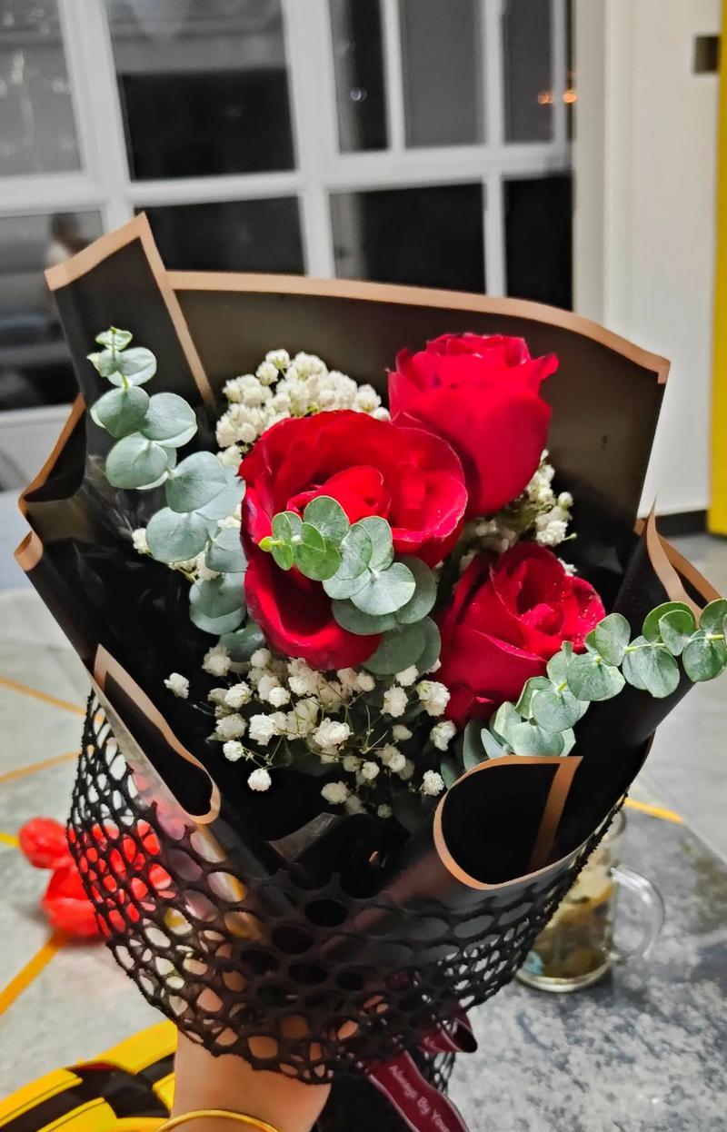 情人节抽到玫瑰花有什么含义？玫瑰花在情人节的象征意义是什么？