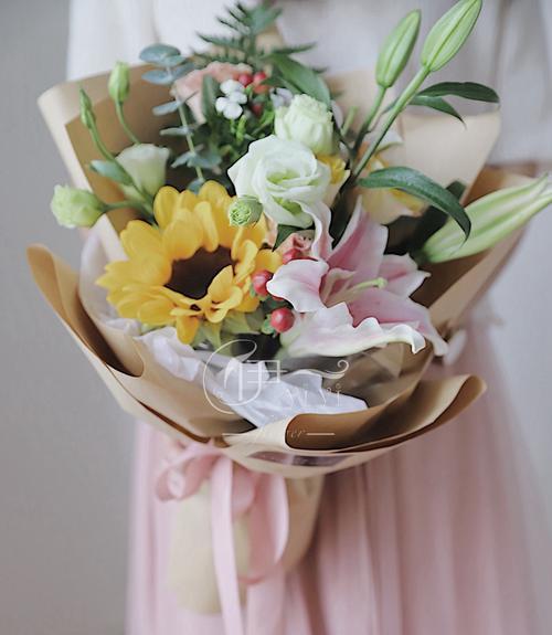 象征百合爱情的花有哪些？如何用这些花表达爱意？
