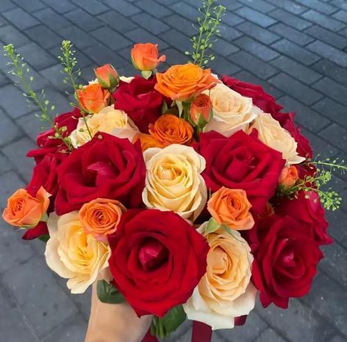强手捧花的寓意是什么？捧花象征着怎样的力量？
