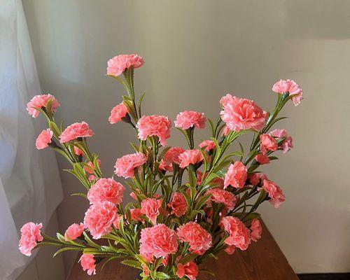 母亲节送假花有何寓意？假花能否表达真挚的情感？
