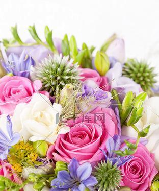 菊花手捧花有何寓意？菊花手捧花的象征意义是什么？