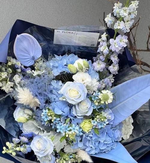 送蓝白色的花寓意什么呢？它象征着什么？