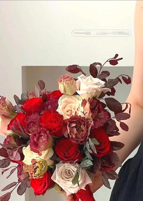 手捧花为何不选择红色？它的特别含义是什么？