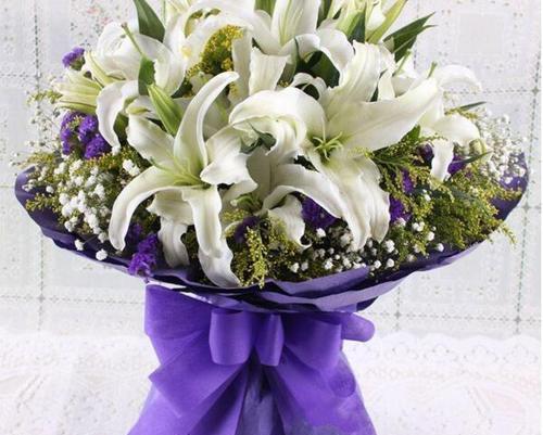 白色的花象征友情是什么？白色花在花束中的意义？
