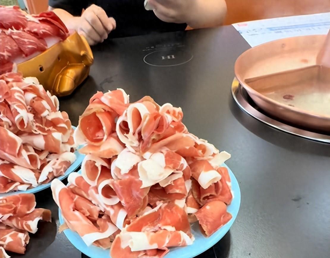 海拉尔火锅后续：老板退一赔三，给5万删视频，博主拒绝遭威胁